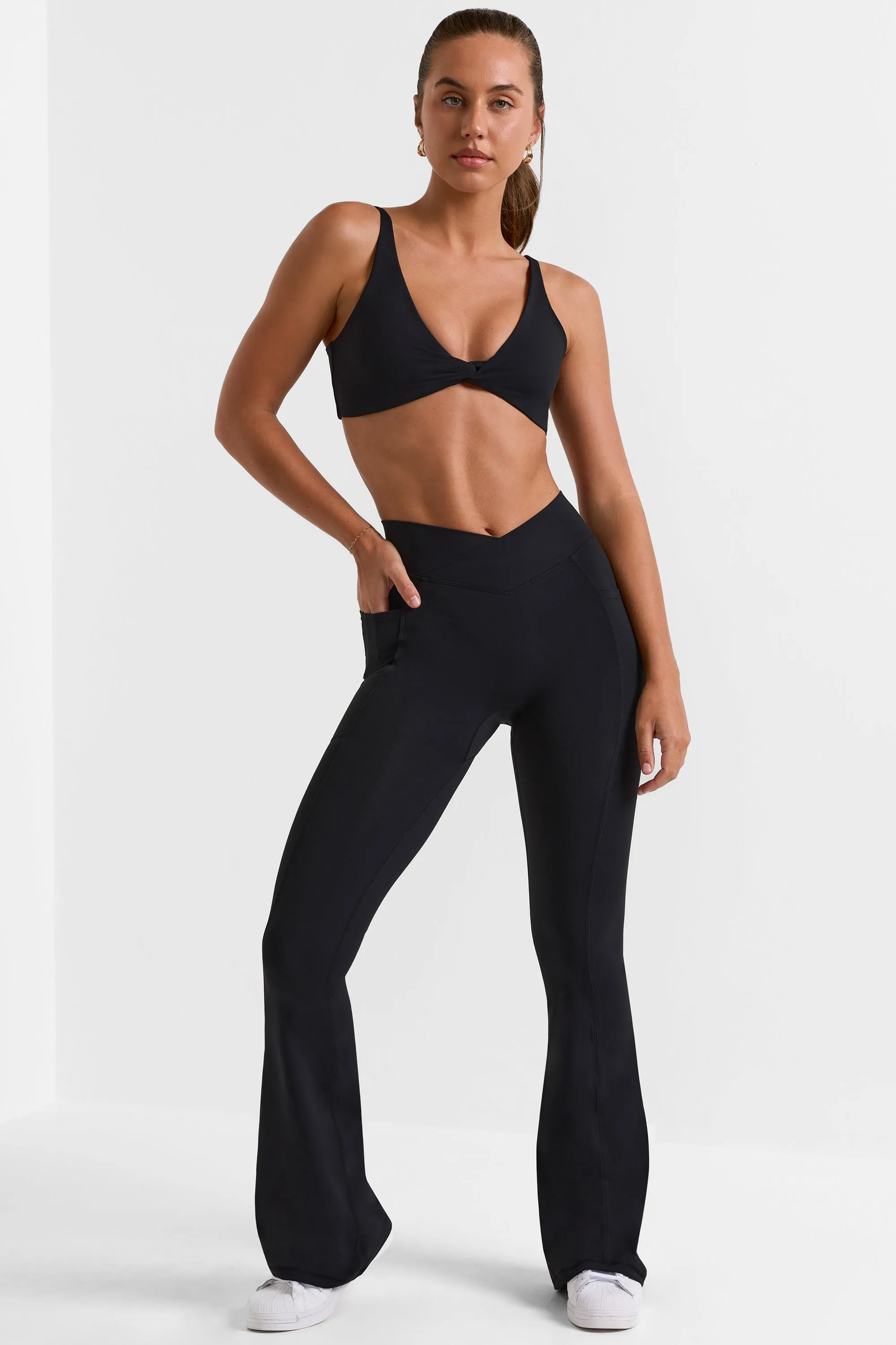 Match - Petite Cross Waistband Flare Pocket Leggings in Black