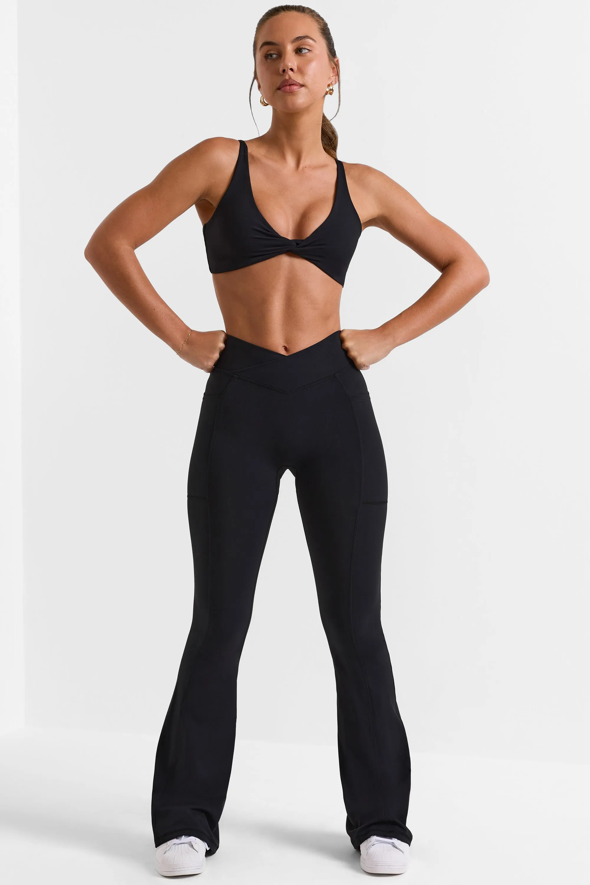 Match - Petite Cross Waistband Flare Pocket Leggings in Black