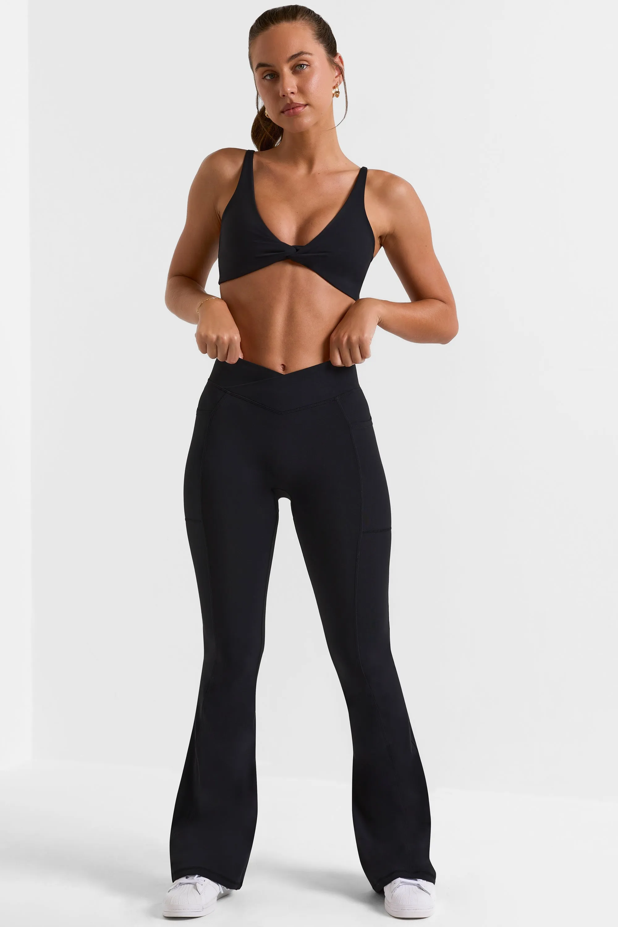 Match - Petite Cross Waistband Flare Pocket Leggings in Black
