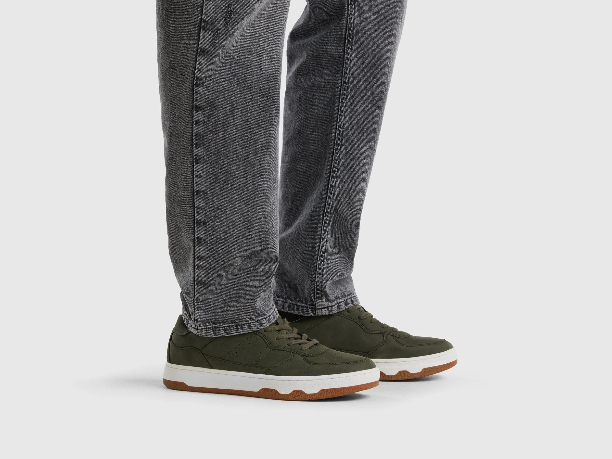 MILITARY GREEN LOW-TOP SNEAKERS